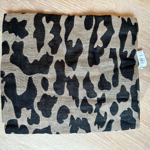 Banana Republic  Leopard Wool Cotton Scarf - Picture 3 of 9